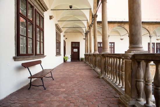 Muzeum Bucovice, vstup z arkady